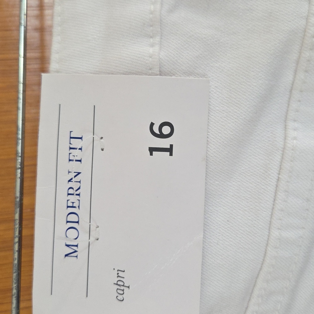Christoper And Banks White Capris Jeans - Picture 5 of 6
